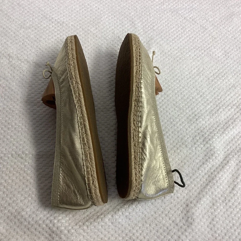 Kate‎ Spade Clubhouse Gold Espadrille Flats Flower Detail Slip On Shoes Size 9